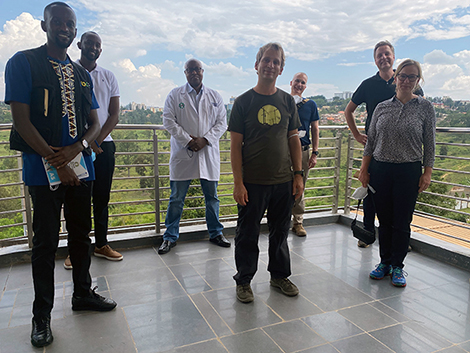  Participants of a work-meeting on the balcony of the King Faisal Hospital in Kigali (© EFFO)